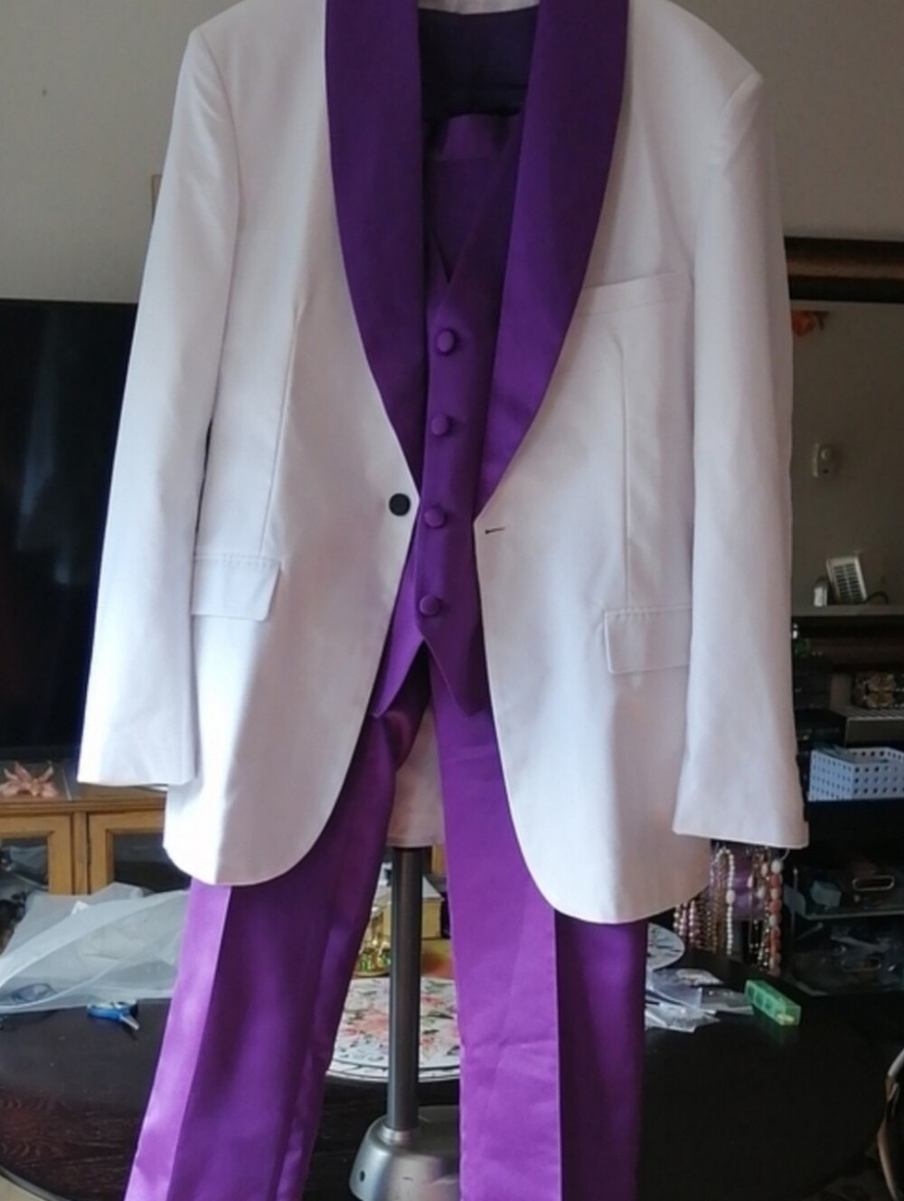 4 Piece Men's Tuxido White Blazer with Purple Shawl Lapel, Vest. New
